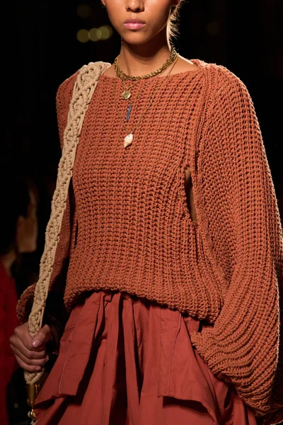 Look 11